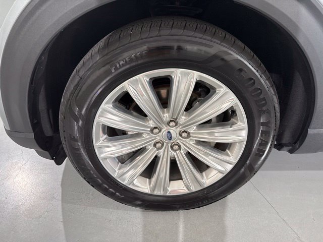 Used 2023 Ford Explorer Limited w/ Limited Technology Package RWD image 4