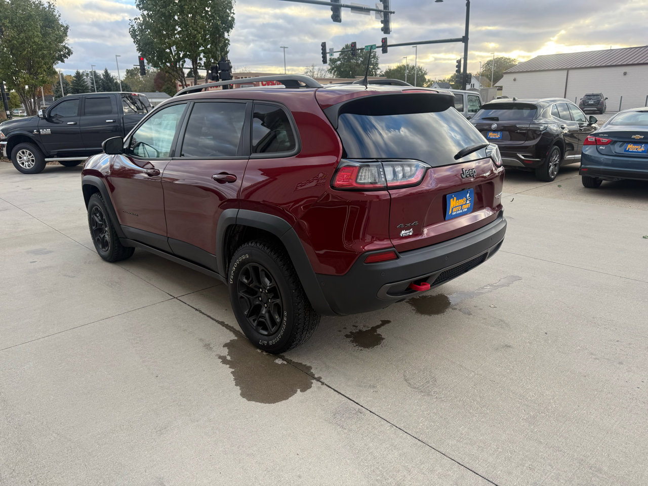 Used 2019 Jeep Cherokee Trailhawk image 4
