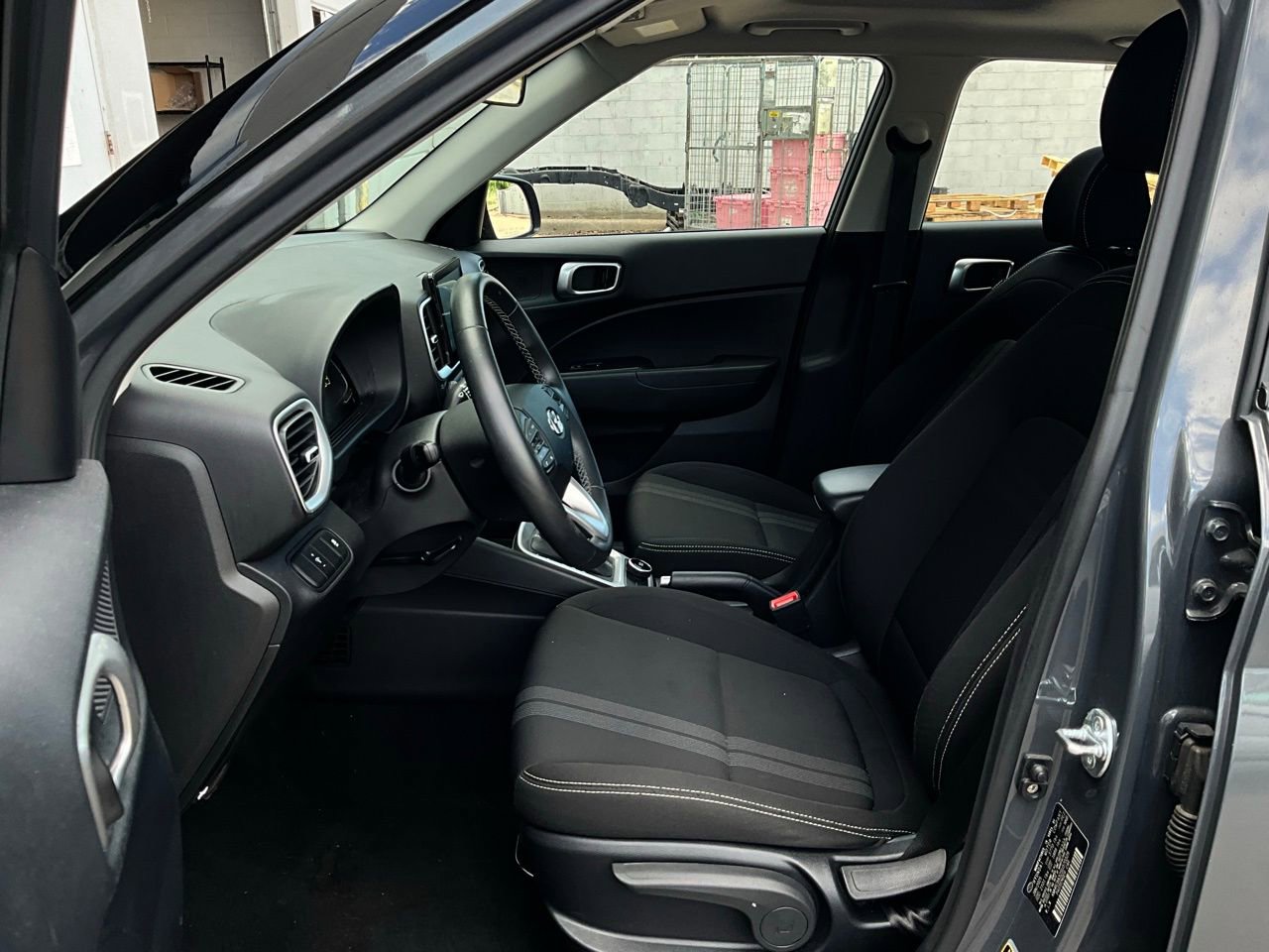 Used 2025 Hyundai Venue SEL image 10