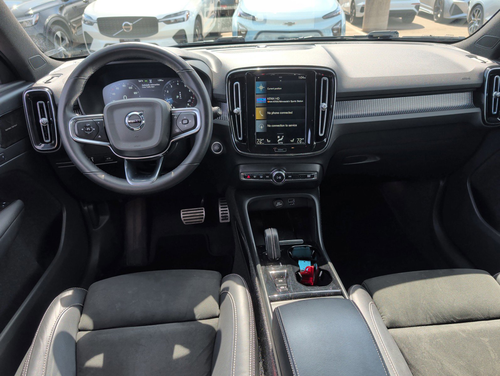 Used 2022 Volvo XC40 T5 R-Design image 13