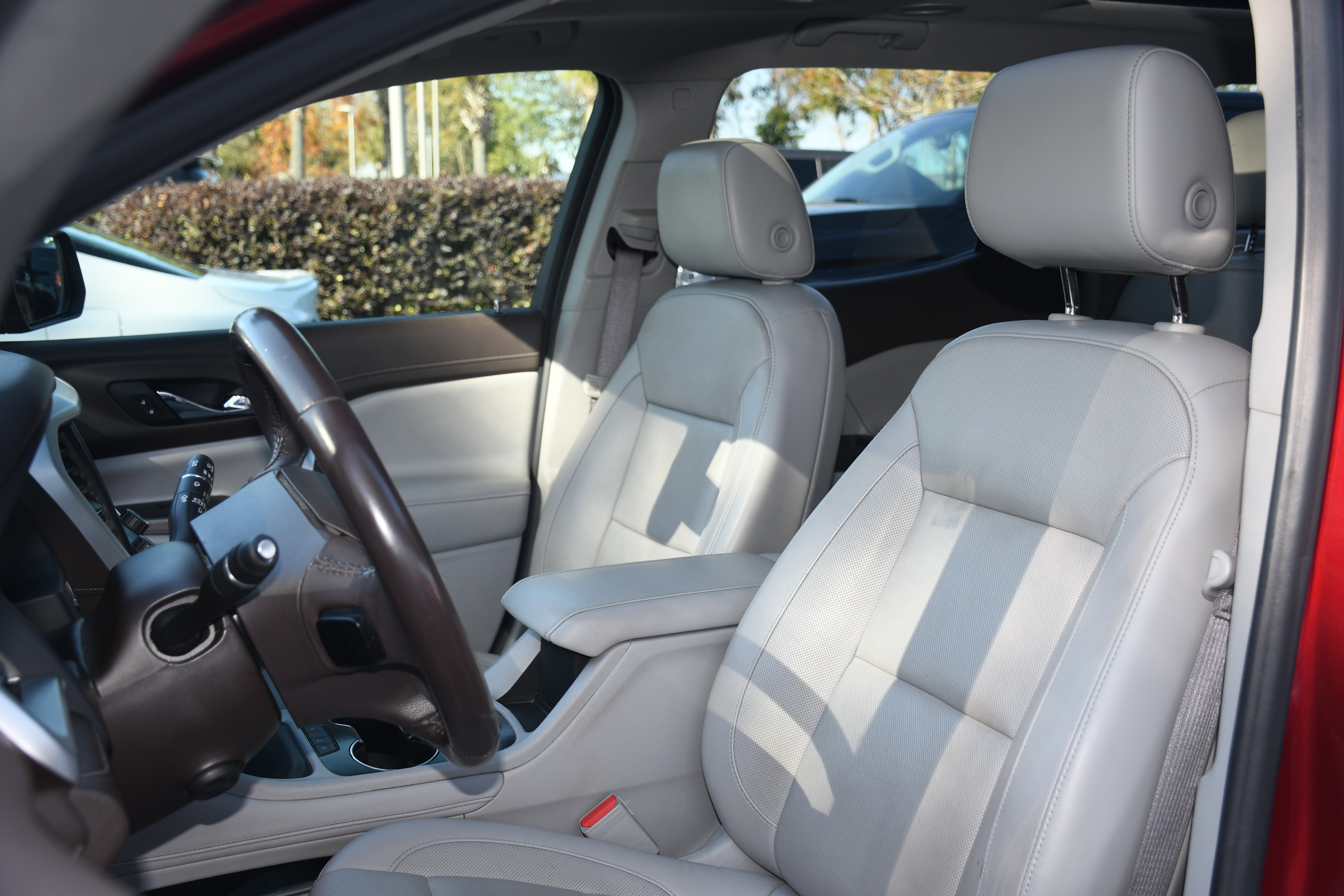 Used 2020 GMC Acadia SLT w/ Premium Package image 13