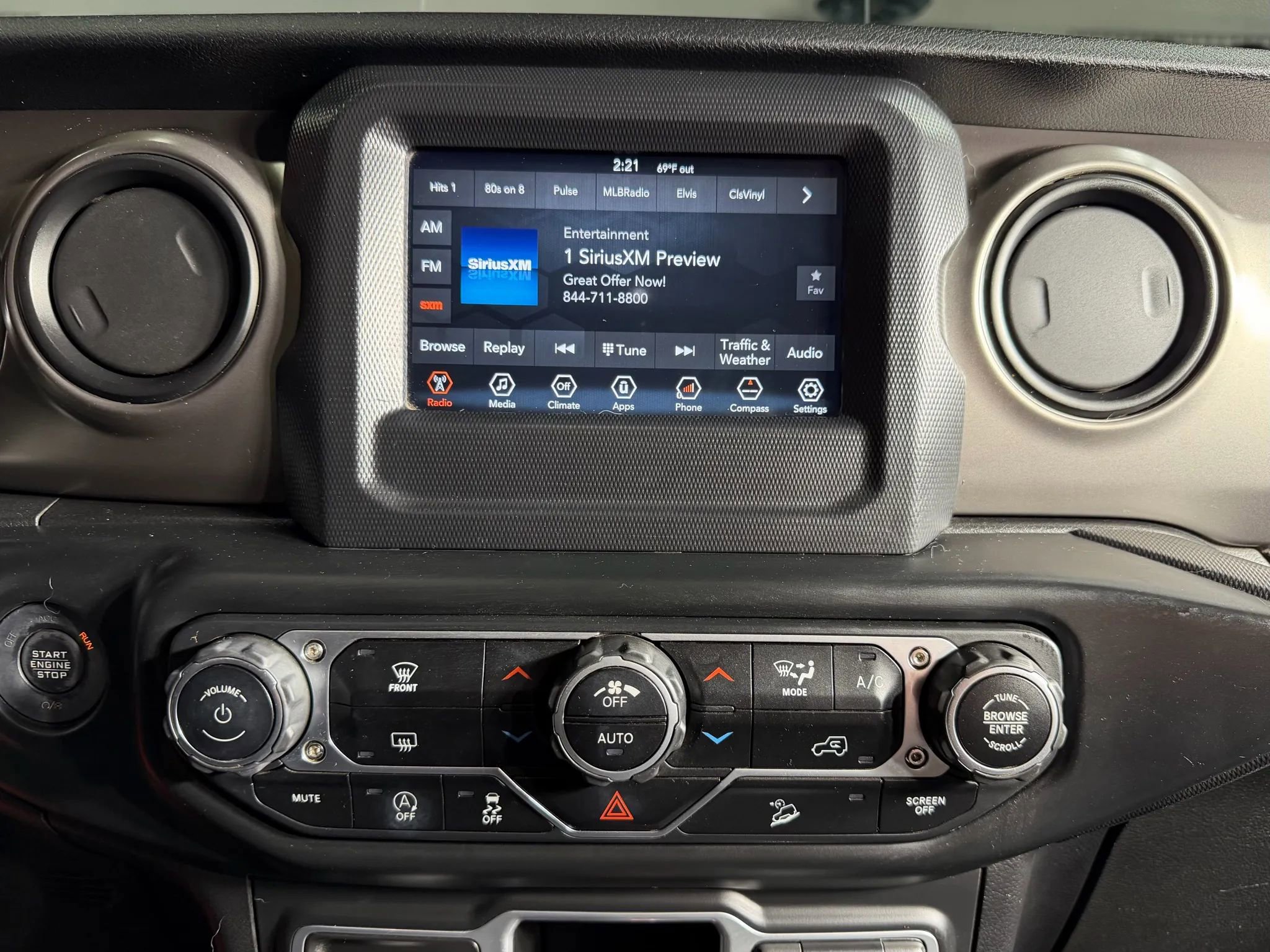 Used 2018 Jeep Wrangler Unlimited Sport image 30