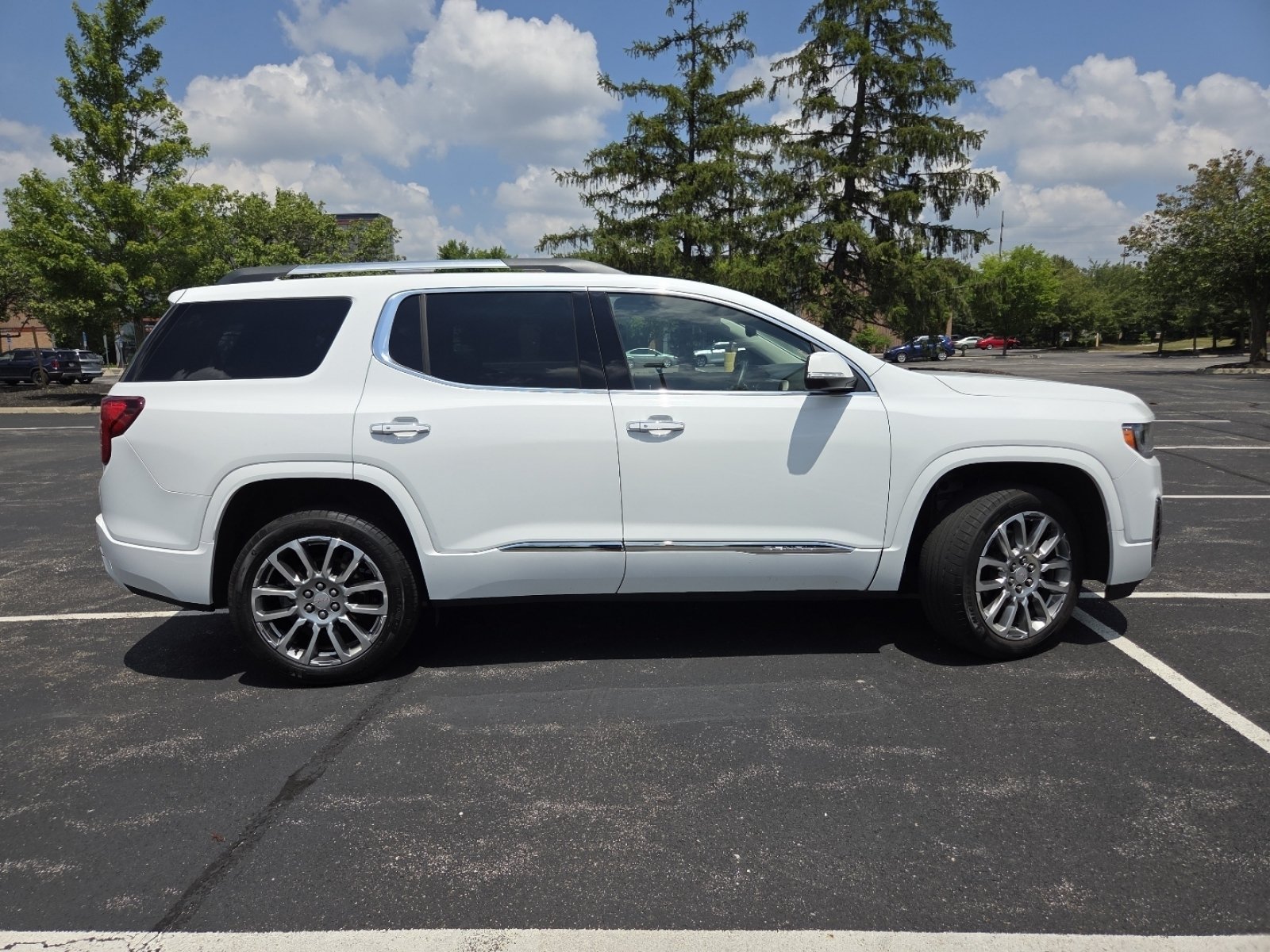 Used 2023 GMC Acadia Denali w/ Denali Technology Package FWD image 26
