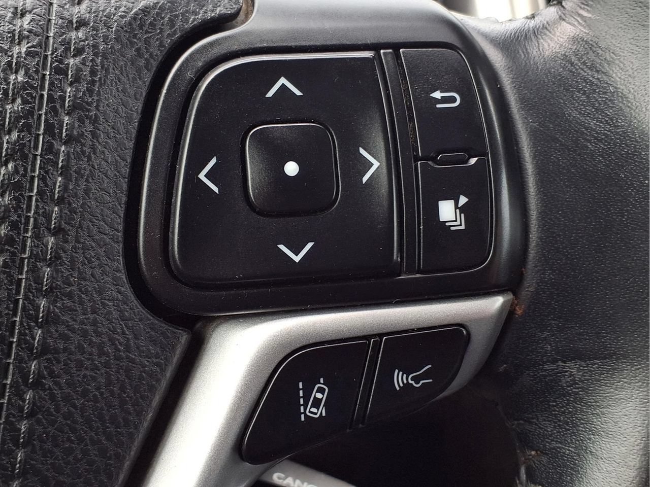Used 2017 Toyota Highlander XLE FWD image 23