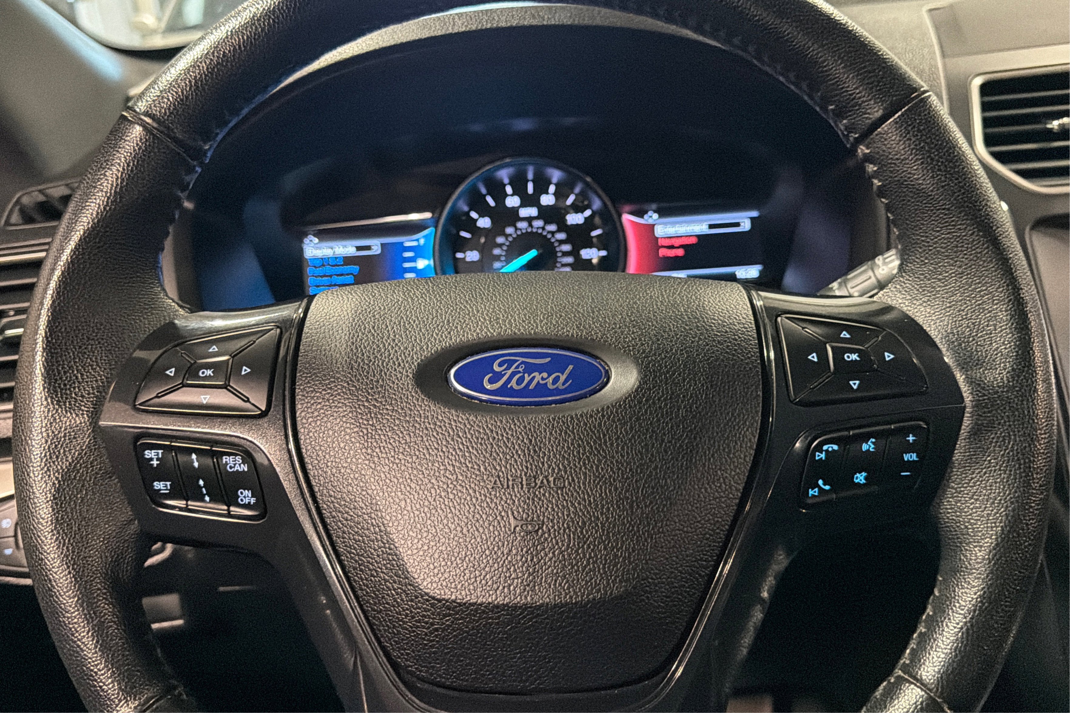 Used 2018 Ford Explorer XLT w/ Equipment Group 202A AWD/4WD image 22