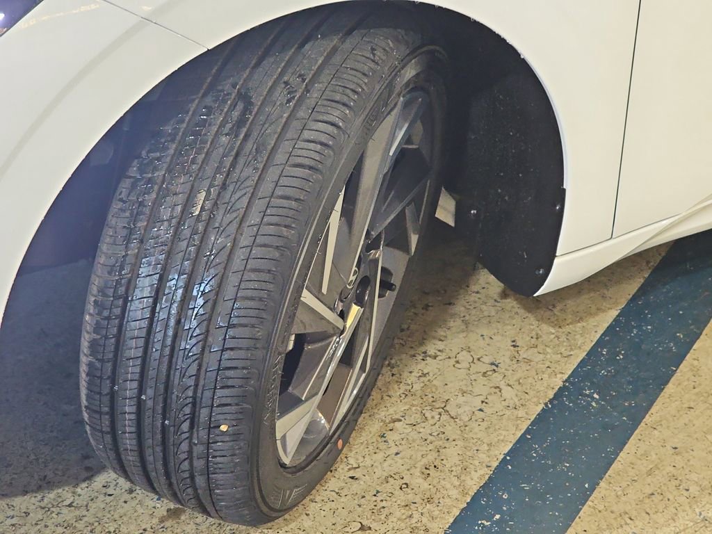 New 2025 Hyundai Elantra Sport image 30