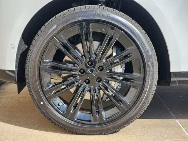 New 2026 Land Rover Range Rover Long Wheelbase SE image 7