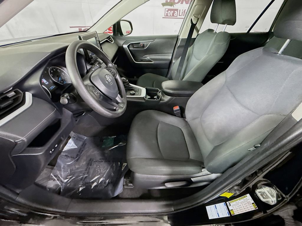 Certified 2021 Toyota RAV4 LE image 24