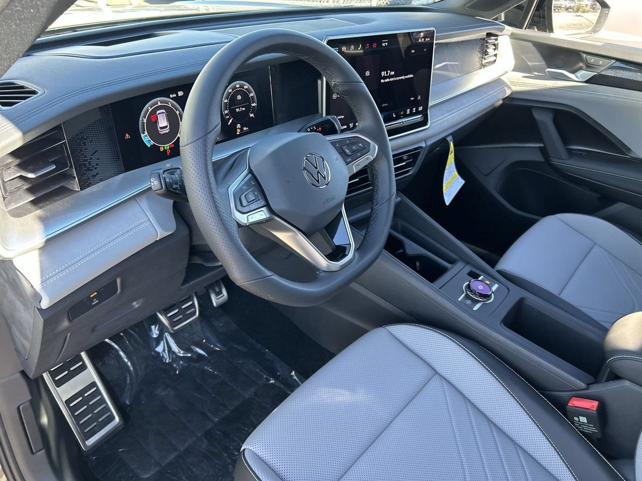 New 2026 Volkswagen Tiguan SE R-Line FWD image 14