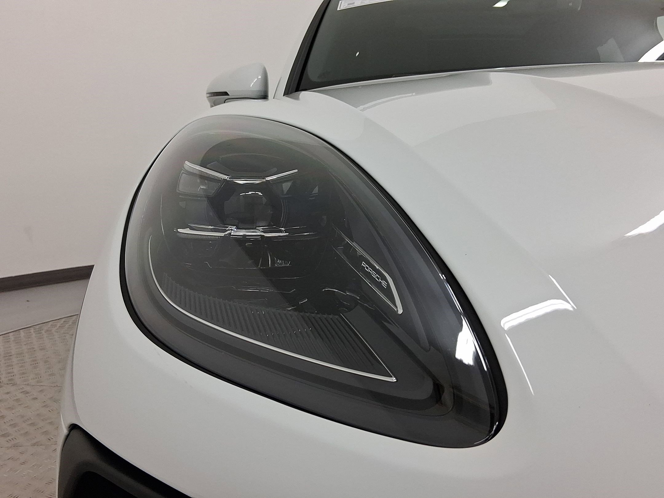 Used 2026 Porsche Macan image 11