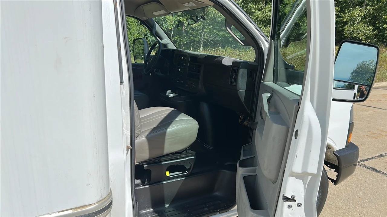 Used 2019 Chevrolet Express 3500 Extended w/ Driver Convenience Package RWD image 42