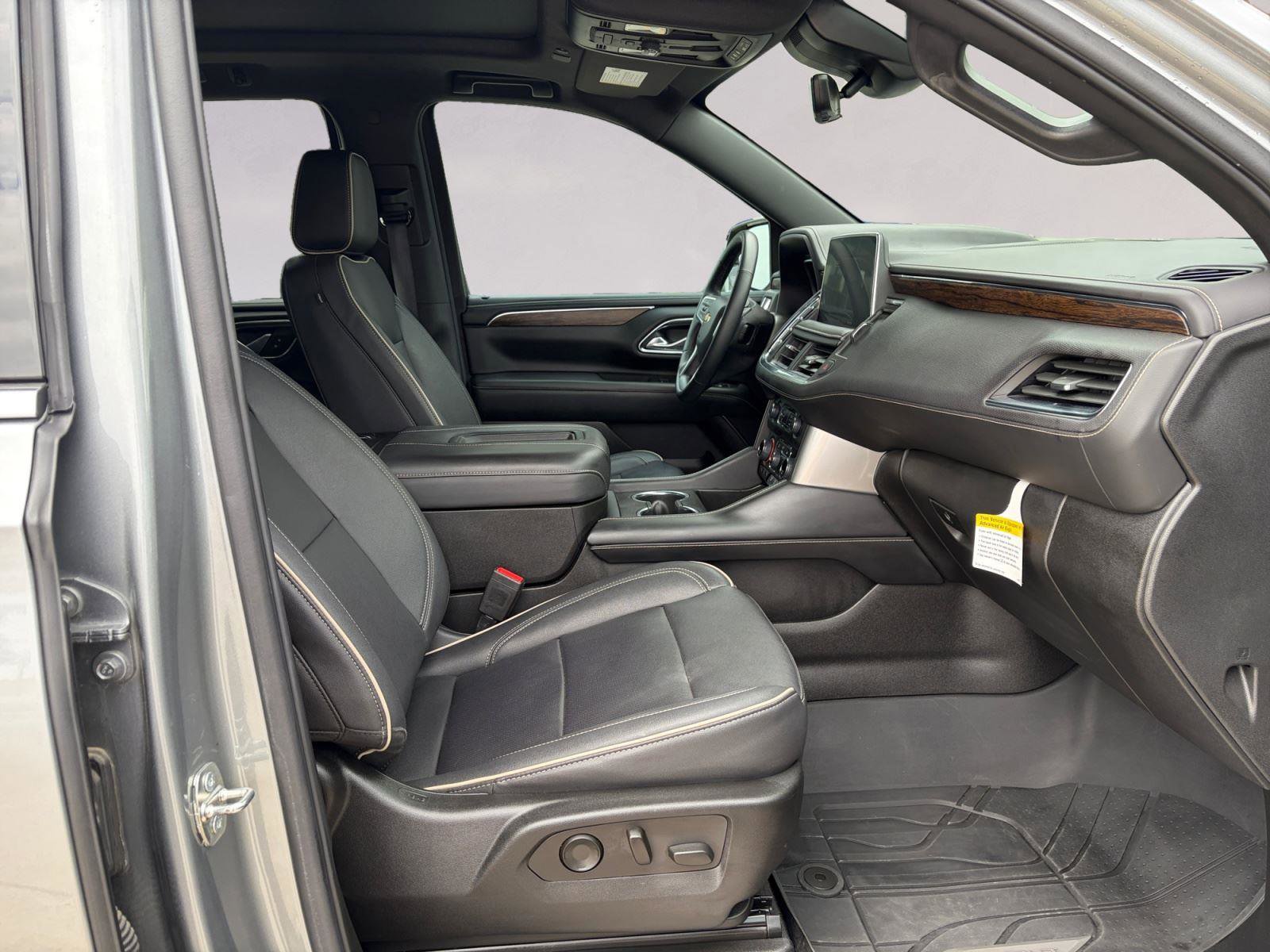 Used 2023 Chevrolet Tahoe Premier w/ Premium Package image 15