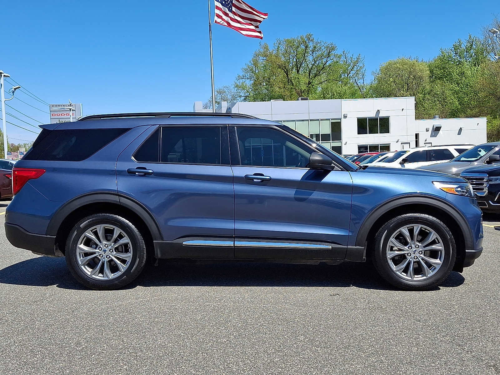 Used 2020 Ford Explorer XLT w/ Equipment Group 202A AWD/4WD image 7