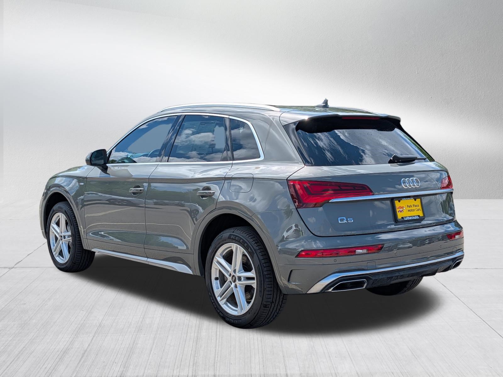 Used 2023 Audi Q5 e Premium w/ Convenience Package AWD/4WD image 5