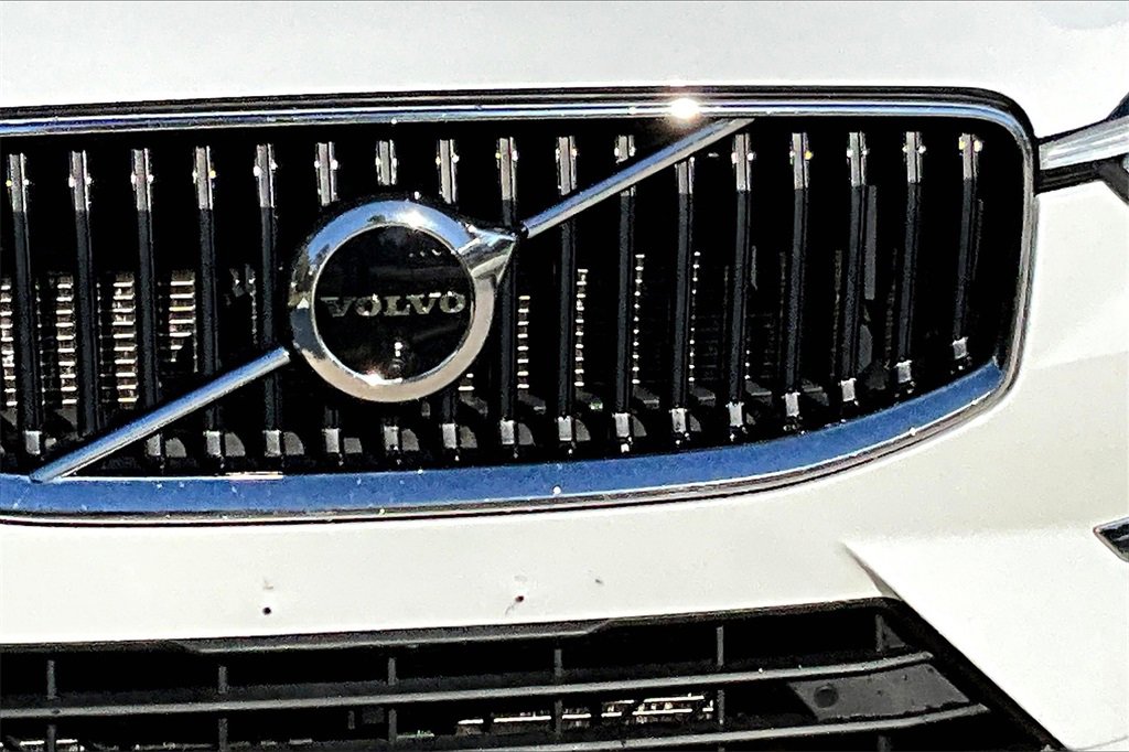 Used 2022 Volvo XC60 B5 Momentum w/ Advanced Package image 11