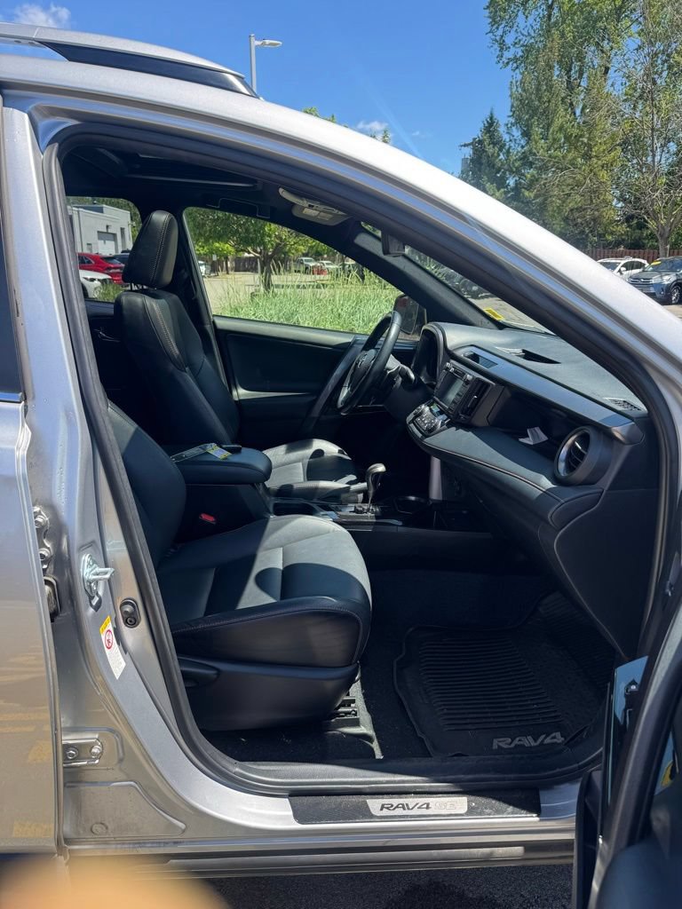 Used 2018 Toyota RAV4 SE w/ Power Extra Value Package AWD/4WD image 11