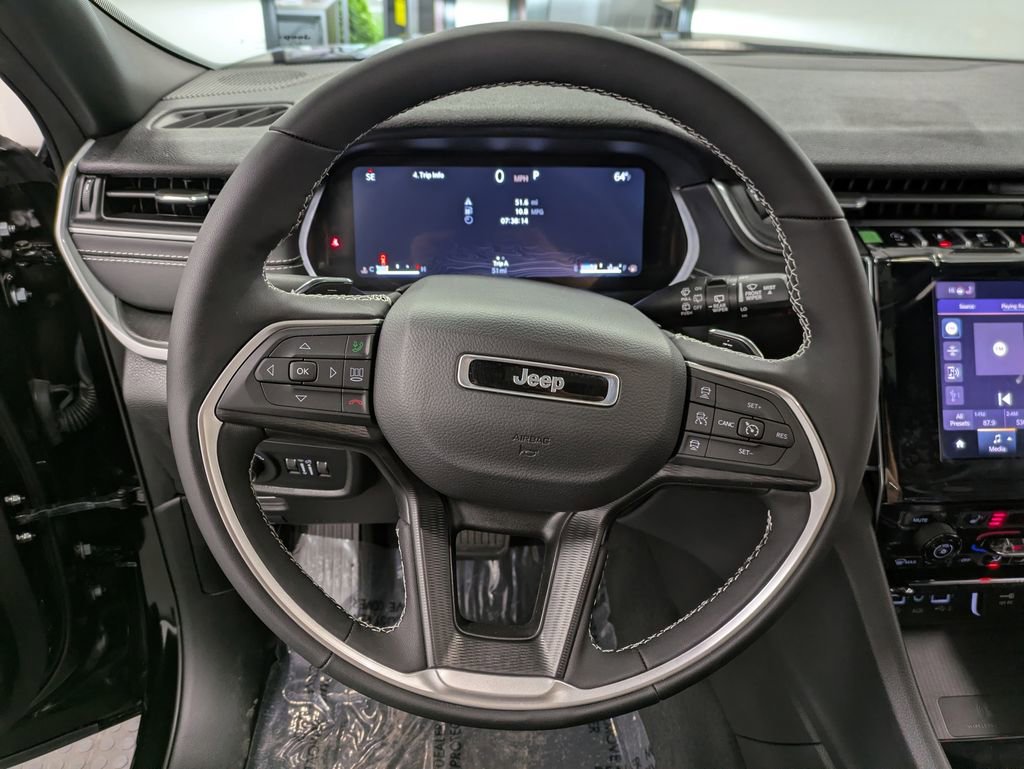 Used 2025 Jeep Grand Cherokee L Altitude AWD/4WD image 19