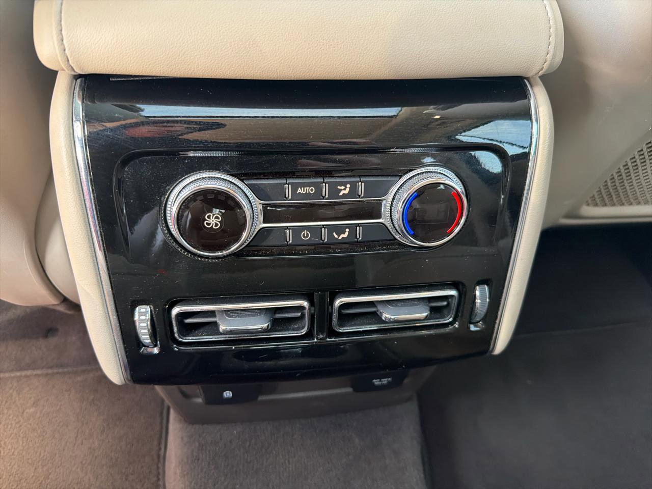 Used 2023 Lincoln Aviator AWD w/ Premium Package image 21