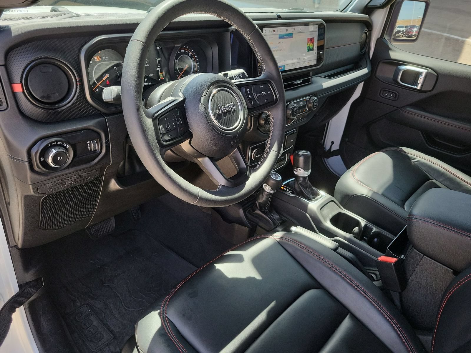 Used 2025 Jeep Wrangler Unlimited Rubicon AWD/4WD image 10