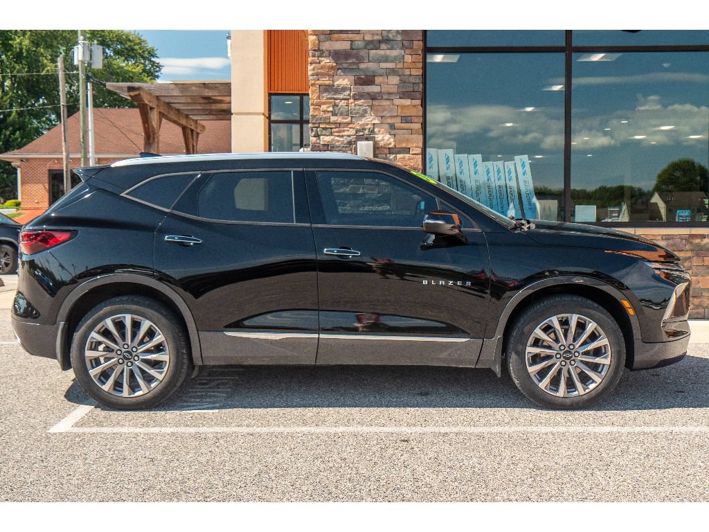 Used 2024 Chevrolet Blazer Premier w/ Enhanced Convenience Package FWD image 2