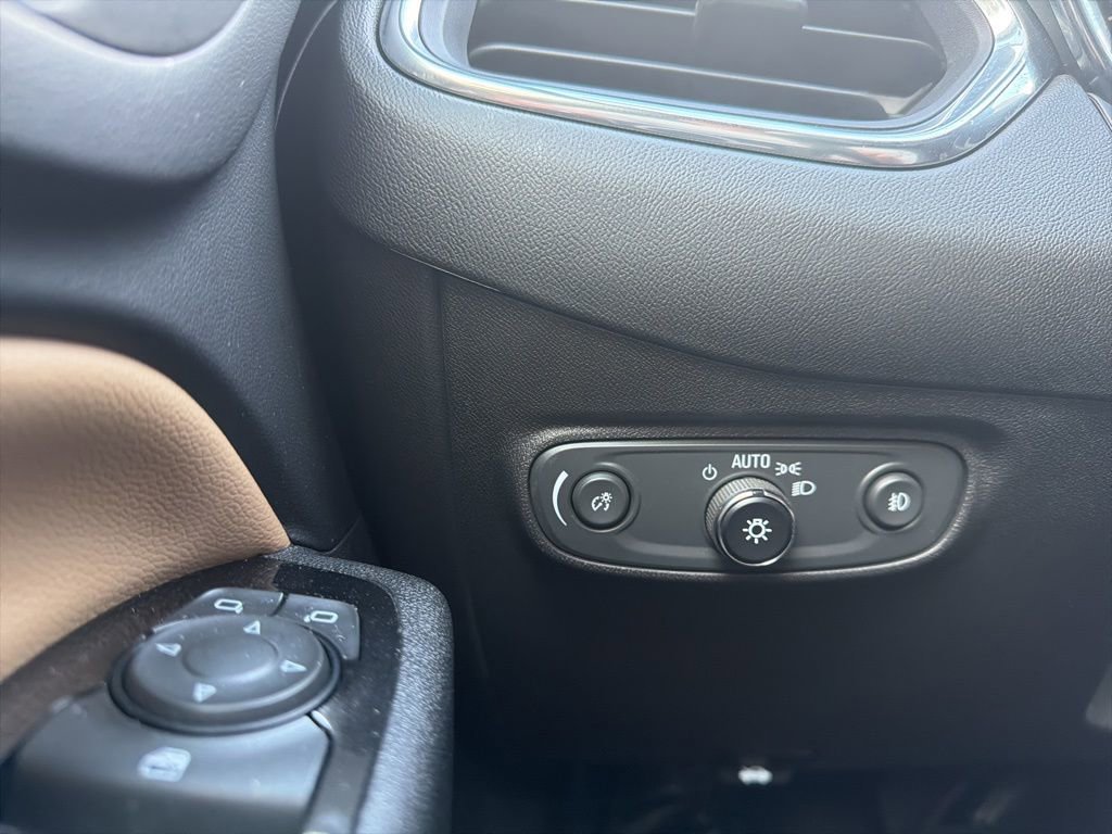 Used 2023 Chevrolet Equinox Premier image 24