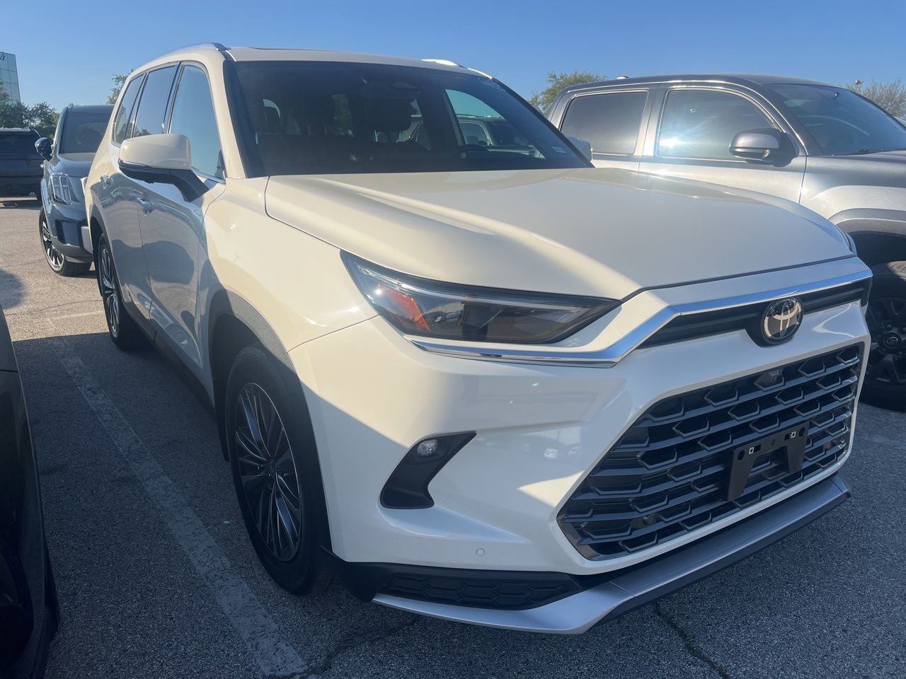 Used 2024 Toyota Grand Highlander AWD Hybrid image 3