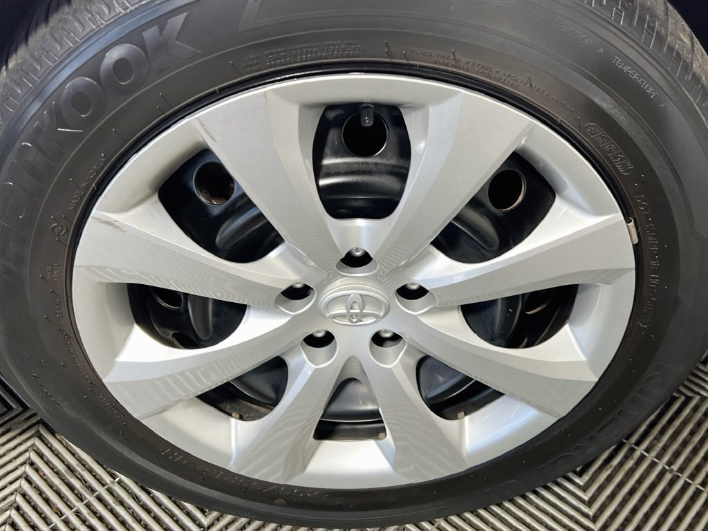 Used 2024 Toyota Corolla LE FWD image 11