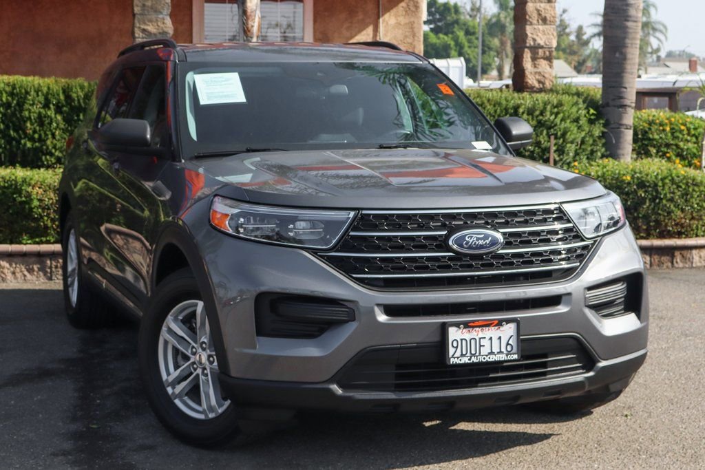 Used 2022 Ford Explorer XLT image 2