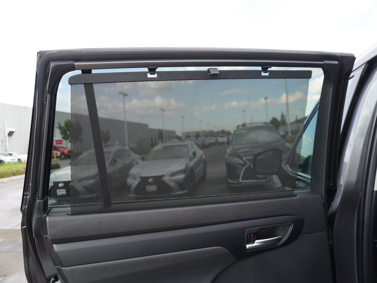 Used 2023 Toyota Highlander XLE FWD image 12