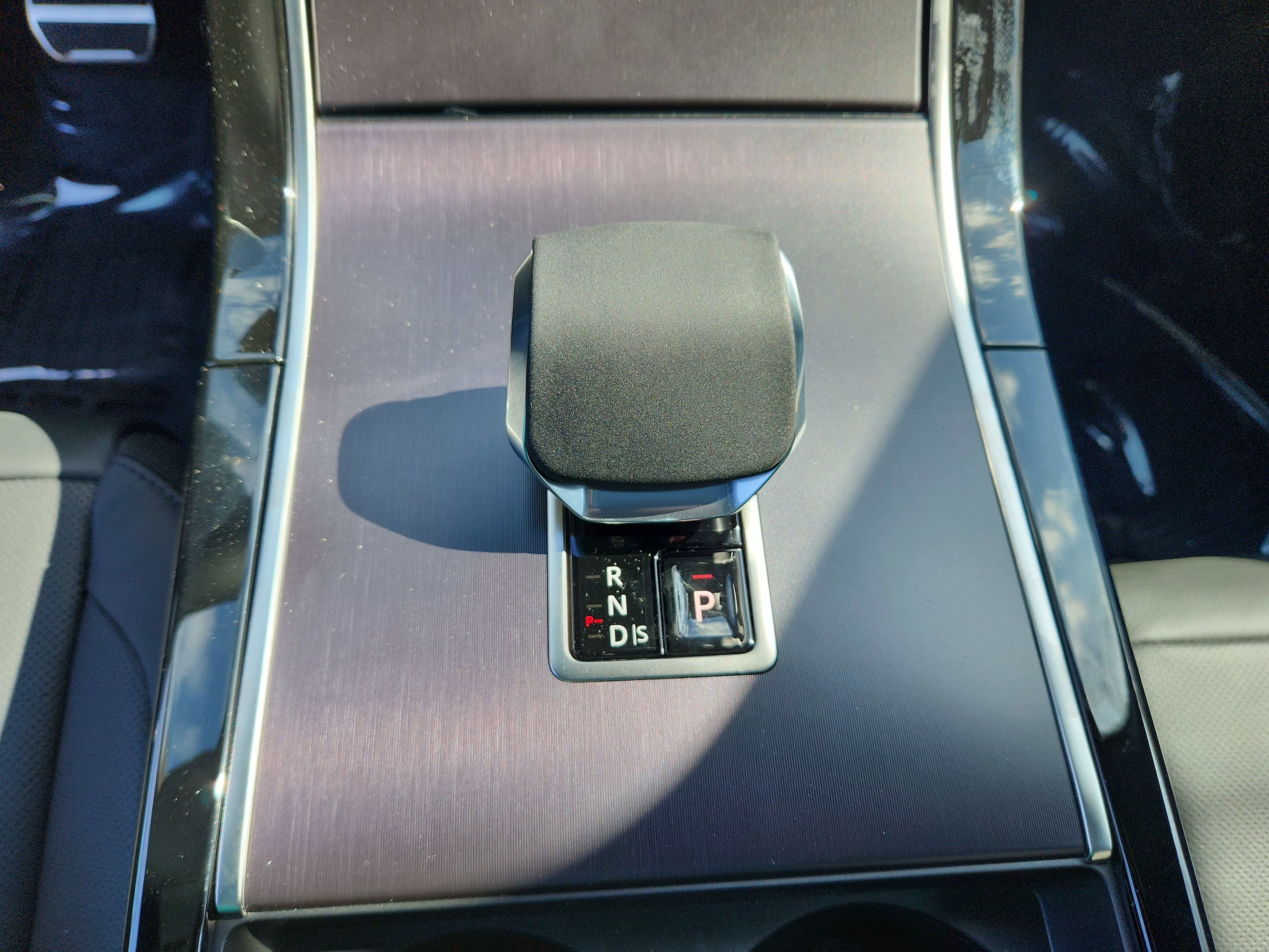 New 2026 Land Rover Range Rover Velar Dynamic SE image 16