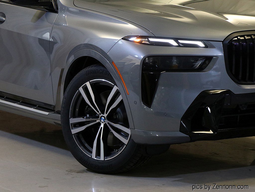 Used 2026 BMW X7 xDrive40i w/ M Sport Package image 3