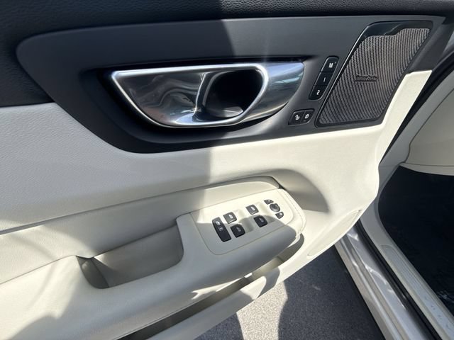 Used 2022 Volvo XC60 B6 Inscription AWD/4WD image 13