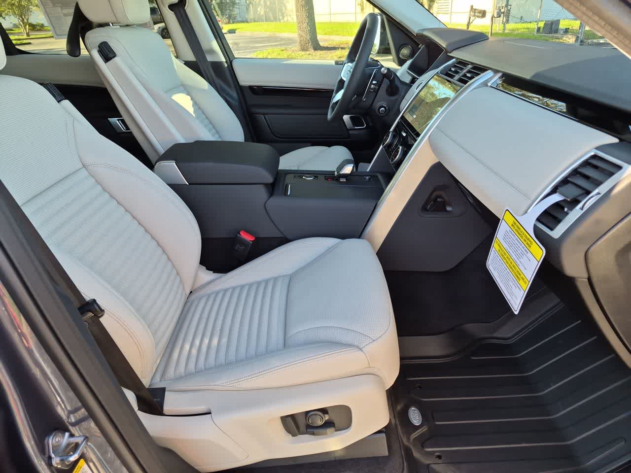 New 2026 Land Rover Discovery S AWD/4WD image 24