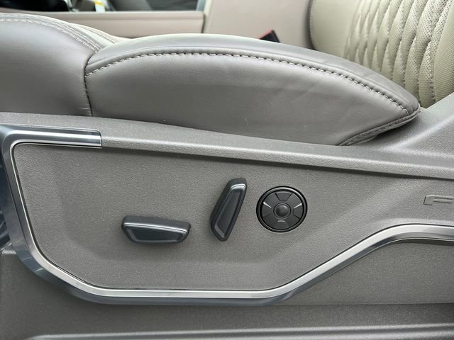New 2026 Ford F450 Platinum w/ Platinum Plus Package image 23