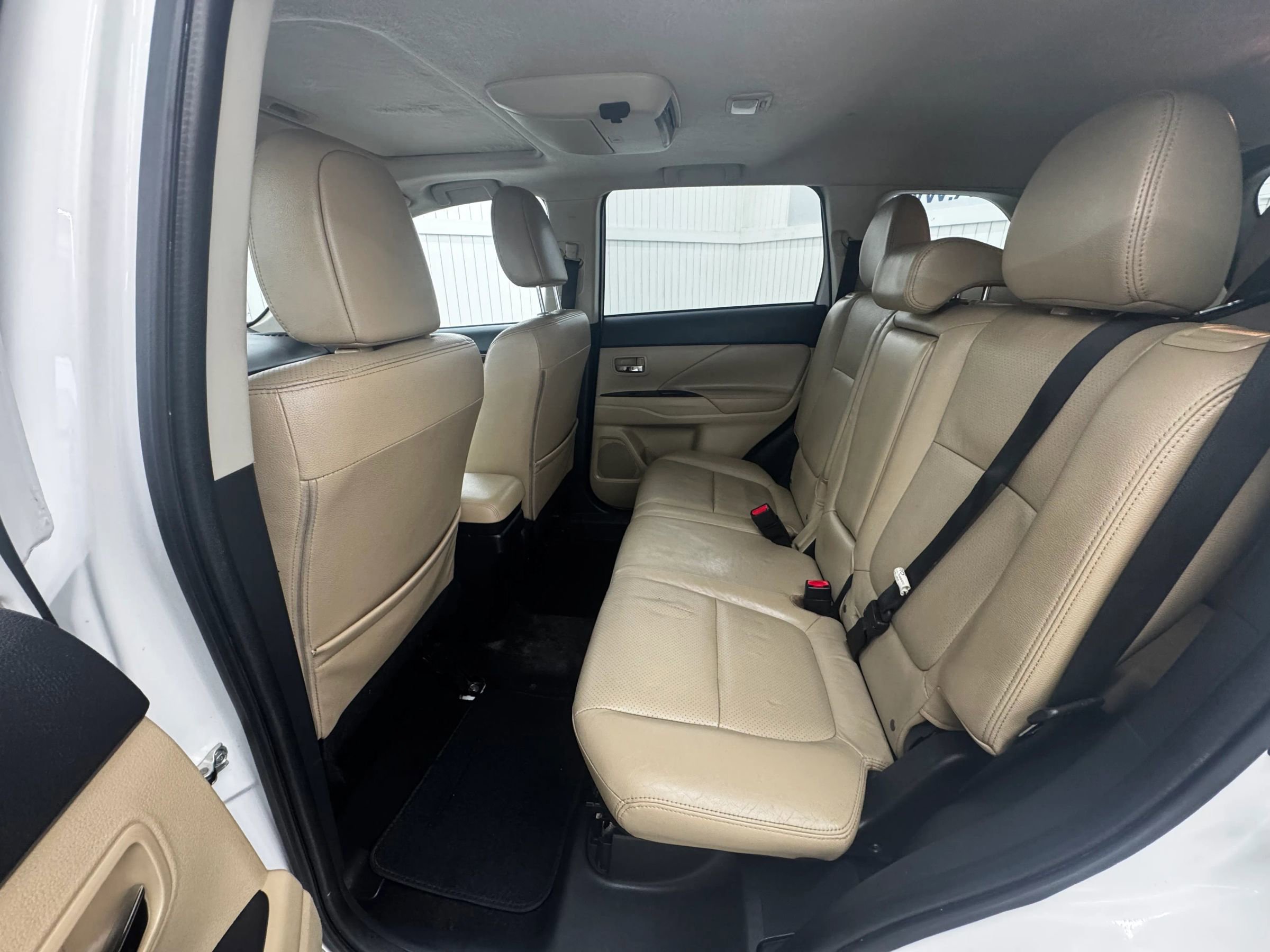 Used 2014 Mitsubishi Outlander SE image 10