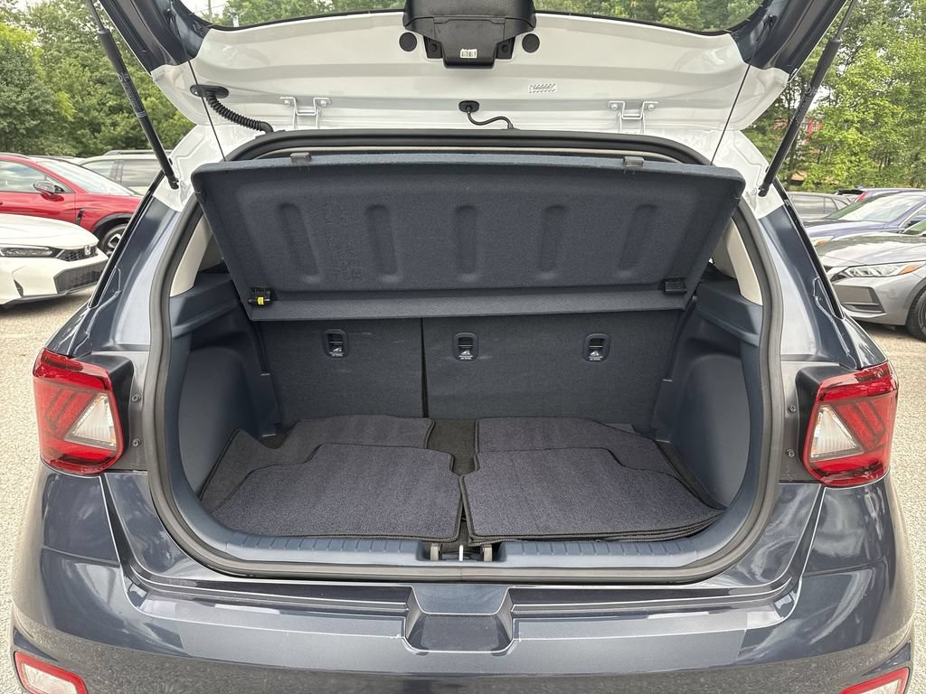 Used 2023 Hyundai Venue Limited FWD image 20