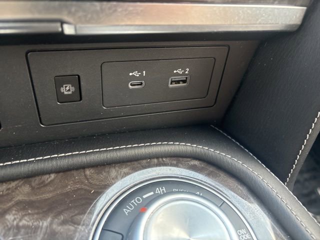 Used 2023 Nissan Armada Platinum w/ Captain's Chairs Package image 38