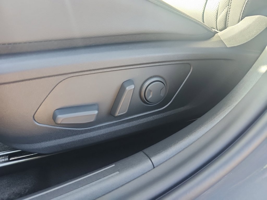 New 2026 Hyundai Elantra Limited FWD image 14