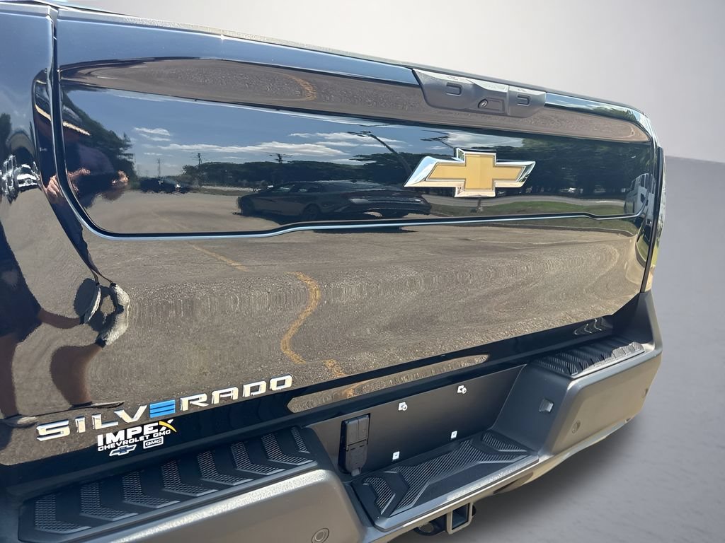 Used 2026 Chevrolet Silverado EV LT AWD/4WD image 32