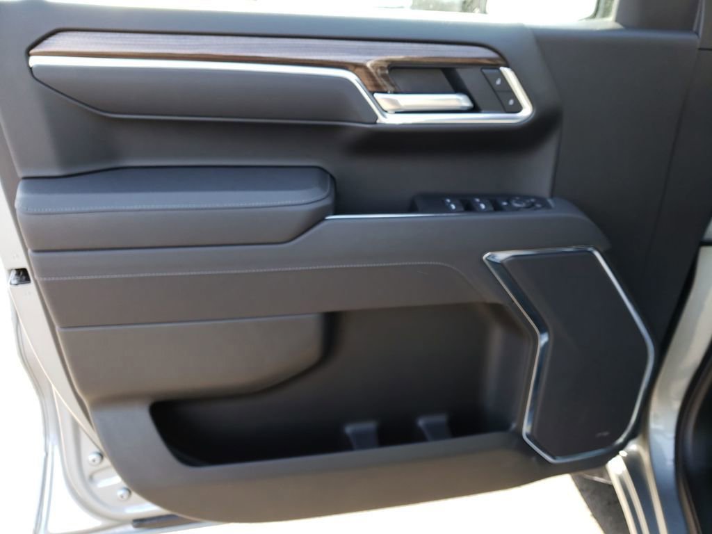 Used 2025 Chevrolet Silverado 1500 LT image 10