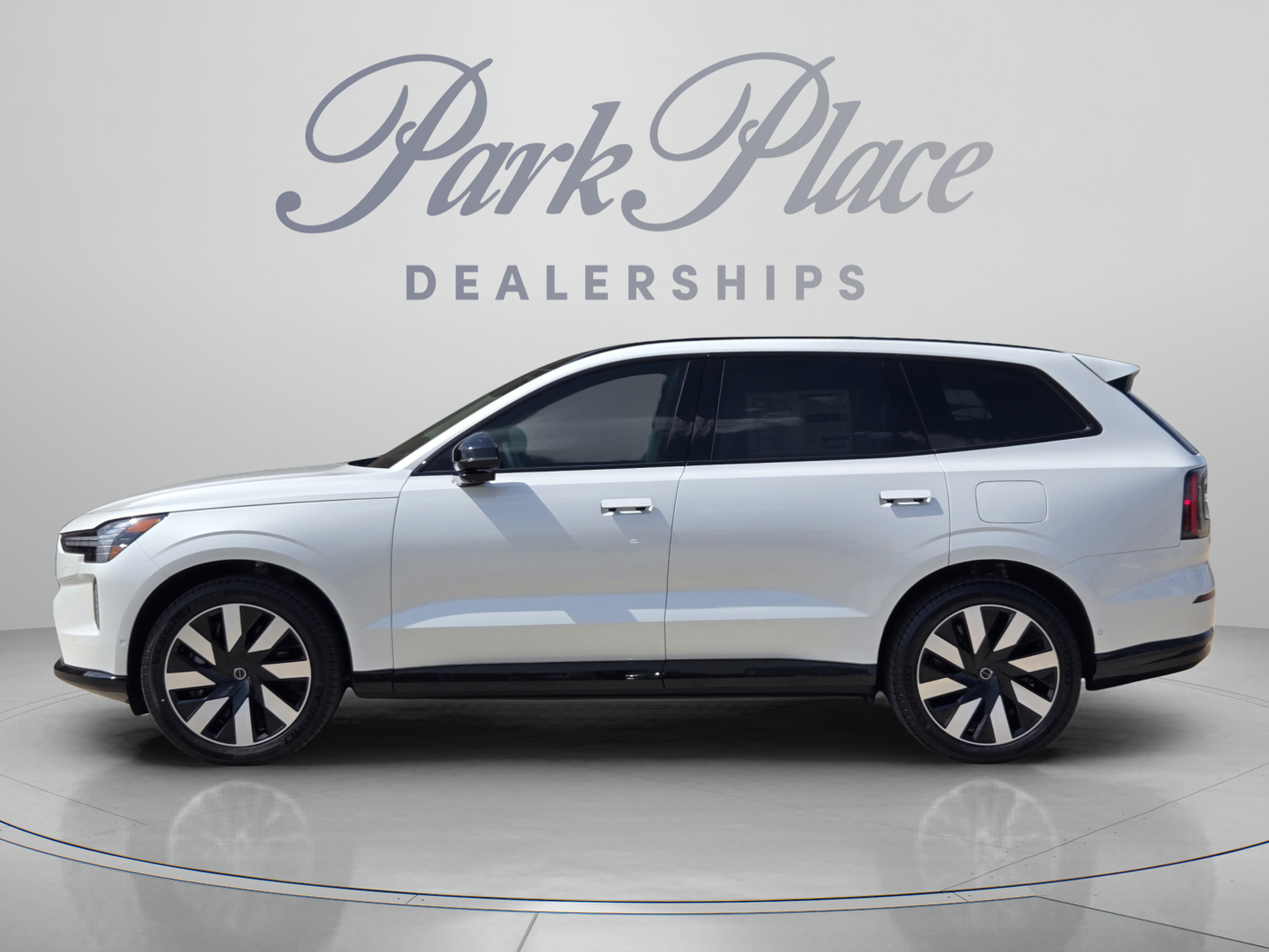 New 2026 Volvo EX90 Plus AWD/4WD image 2