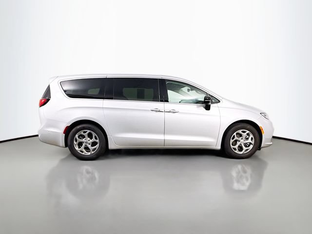 Used 2024 Chrysler Pacifica Limited FWD image 8