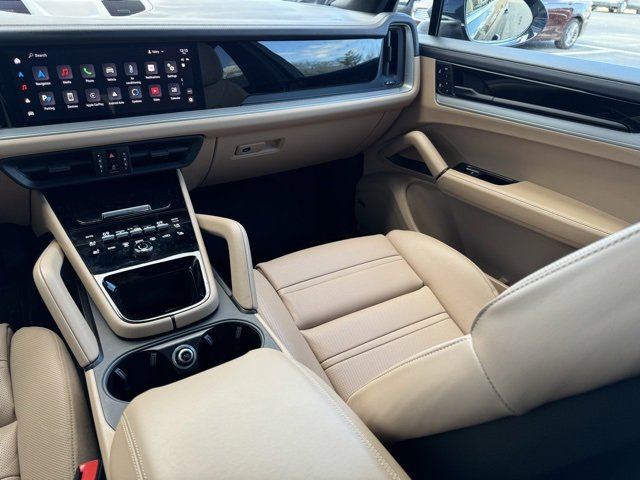 Used 2024 Porsche Cayenne image 18