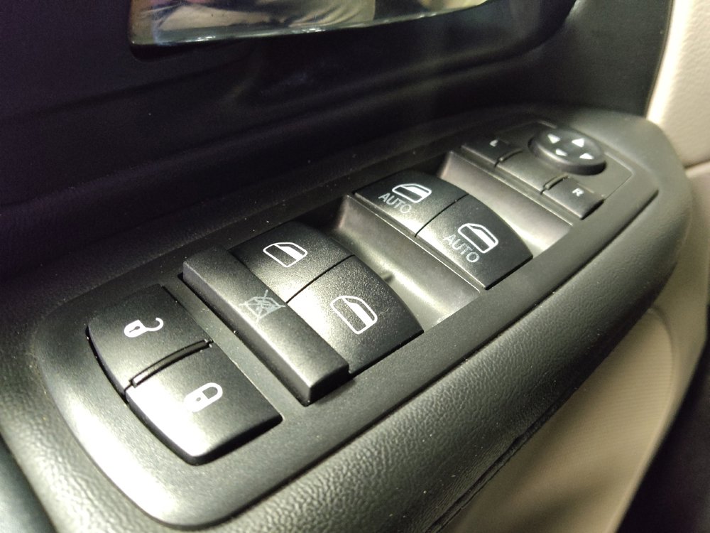 Used 2018 Dodge Grand Caravan SE w/ UConnect Hands-Free Group image 27