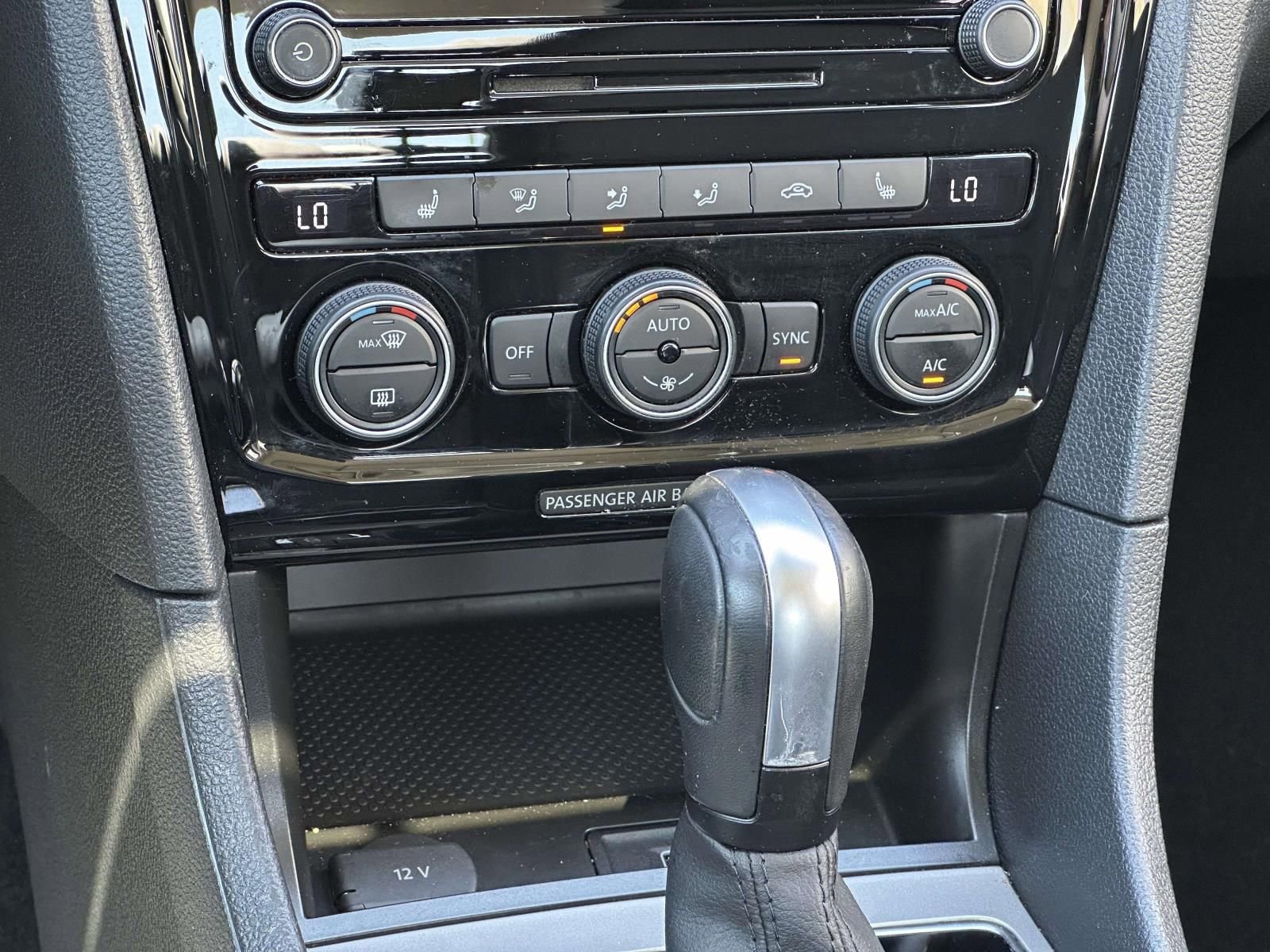 Used 2022 Volkswagen Passat 2.0T SE image 19