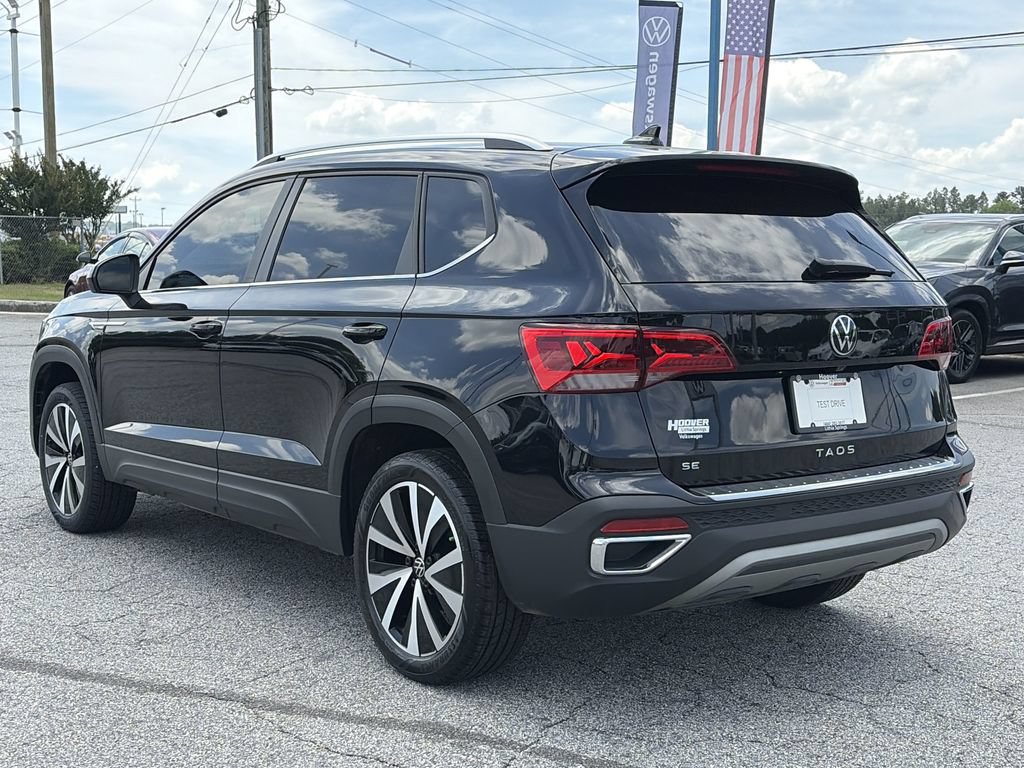 Used 2024 Volkswagen Taos SE w/ MDO Package FWD image 3