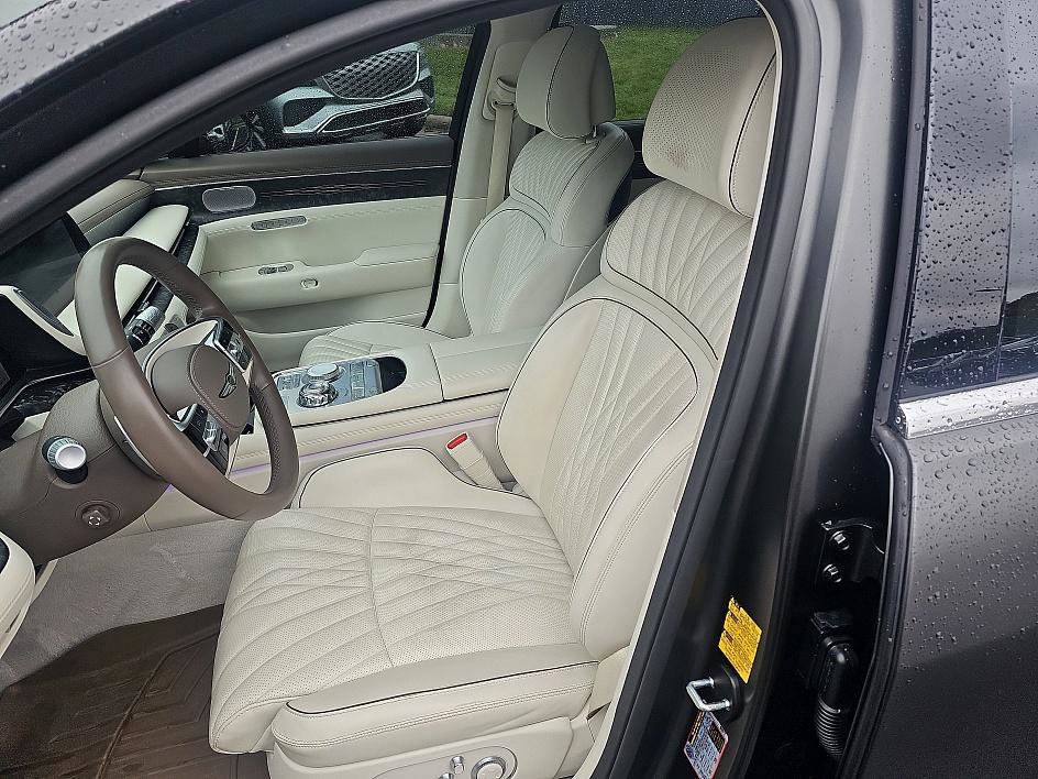 Used 2023 Genesis G90 3.5T image 15