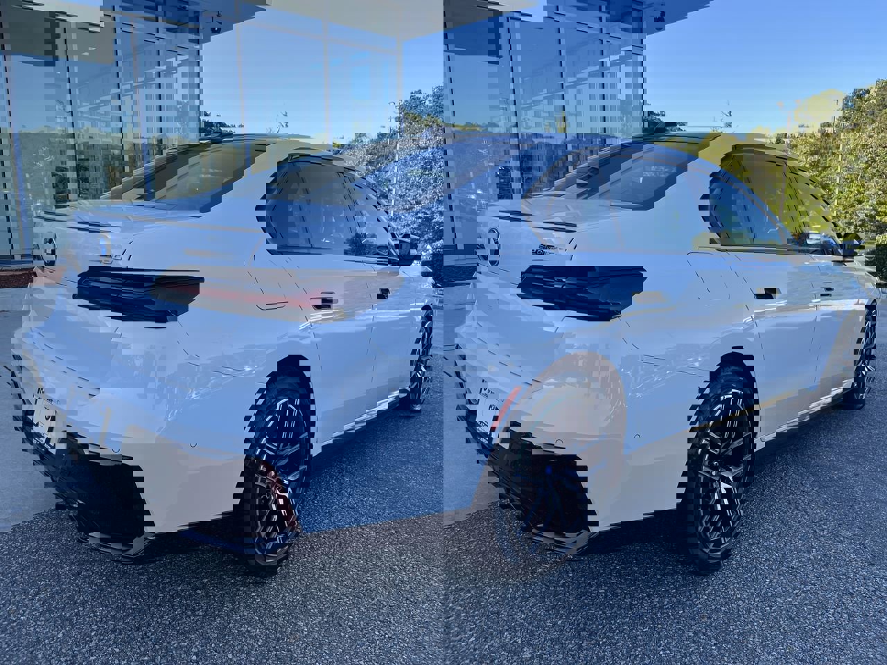 Used 2025 BMW i7 eDrive50 w/ M Sport Package image 8