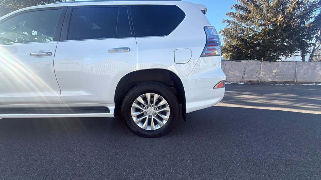 Used 2020 Lexus GX 460 image 18