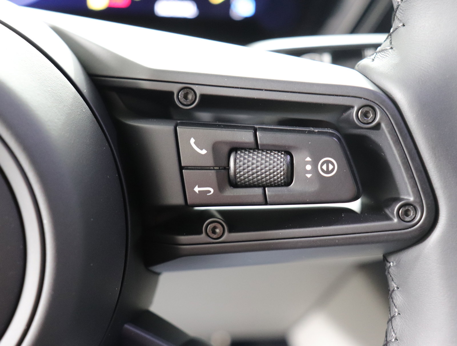 Used 2025 Porsche Macan 4S Electric image 33